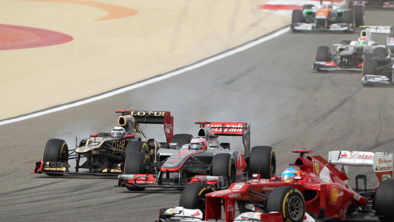 22.04.2012- Race, Kimi Raikkonen (FIN) Lotus F1 Team E20, Jenson Button (GBR) McLaren Mercedes MP4-2