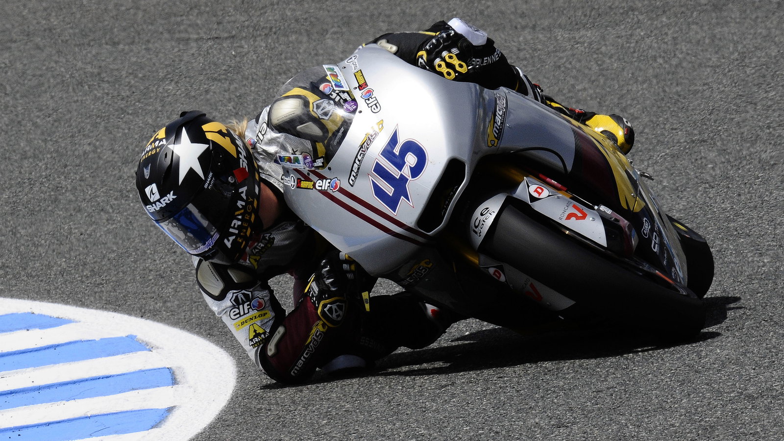 Redding with his elbow down, Spanish Moto2 2012