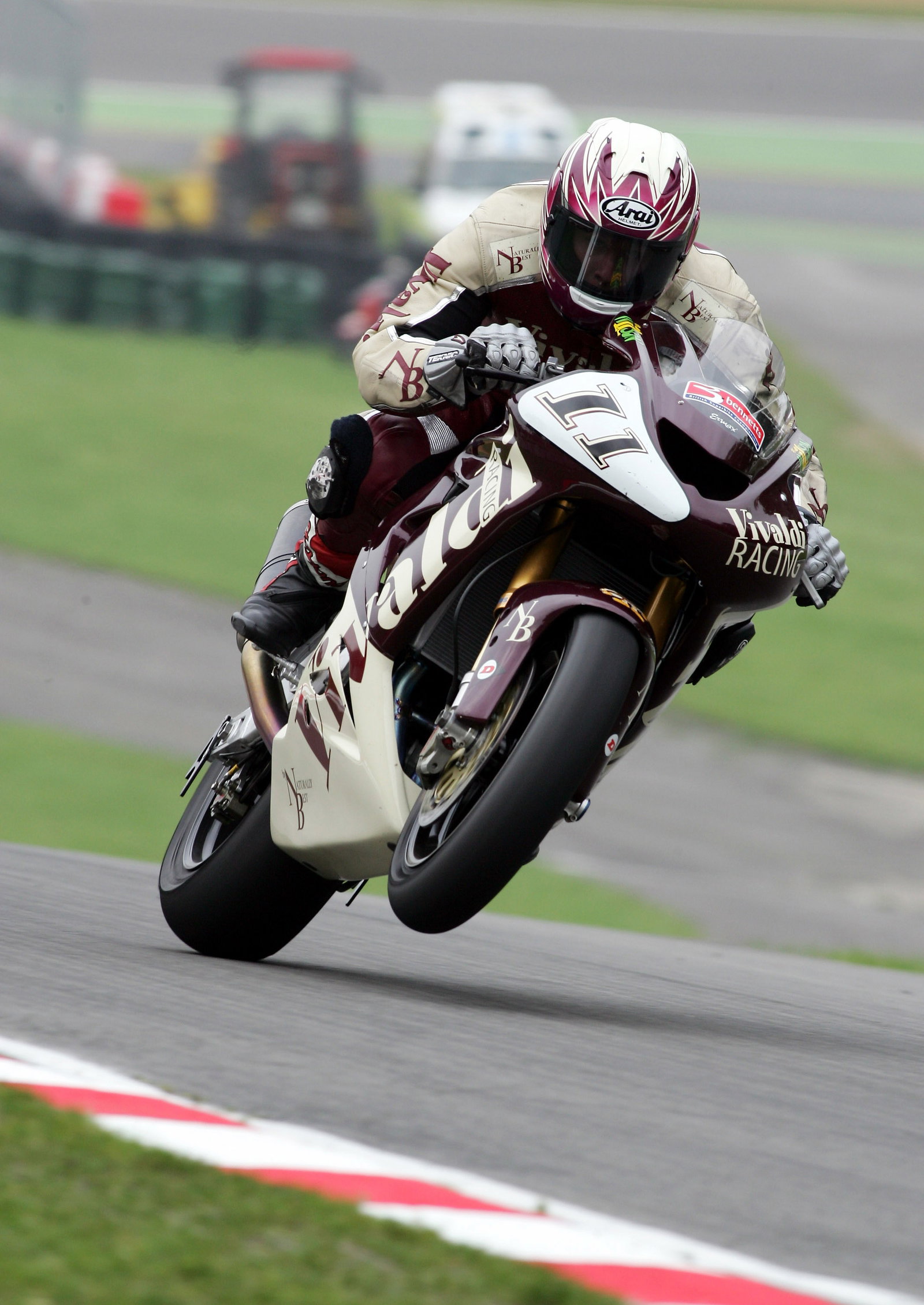 Pic: Tim Keeton/Raymonds Press Agency. 7.10.05.British Superbike Championship, Round13, Brands Hatch