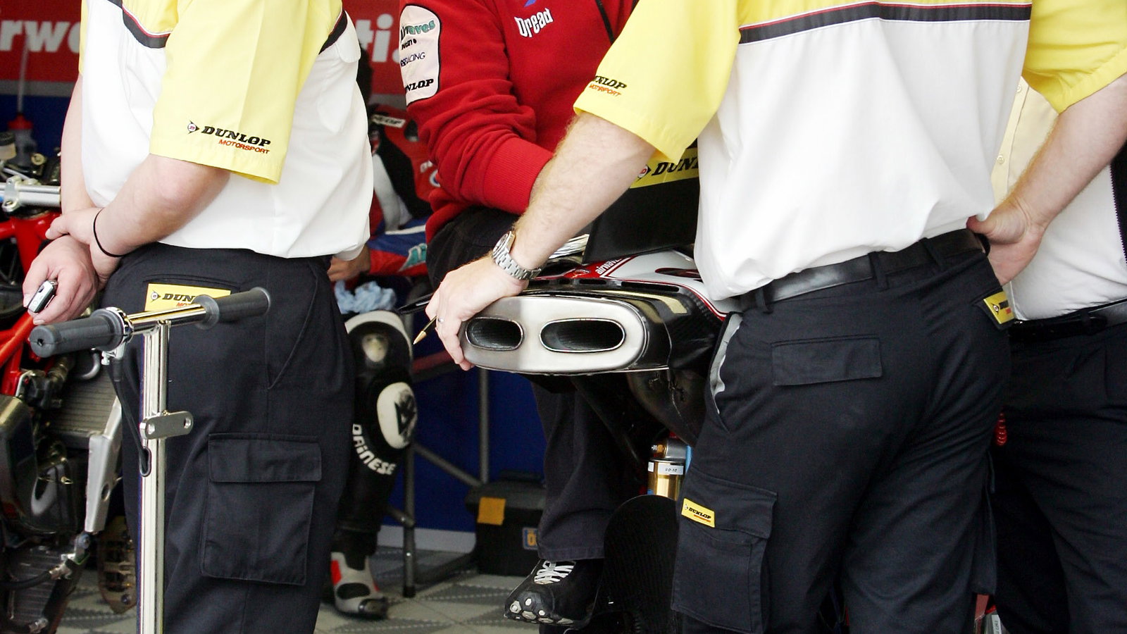 Pic: Tim Keeton/Raymonds Press Agency. 7.10.05.British Superbike Championship, Round13, Brands Hatch