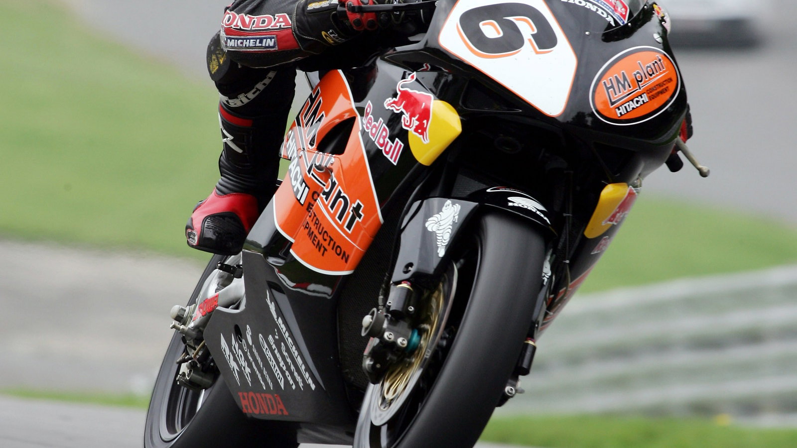 Pic: Tim Keeton/Raymonds Press Agency. 7.10.05.British Superbike Championship, Round13, Brands Hatch