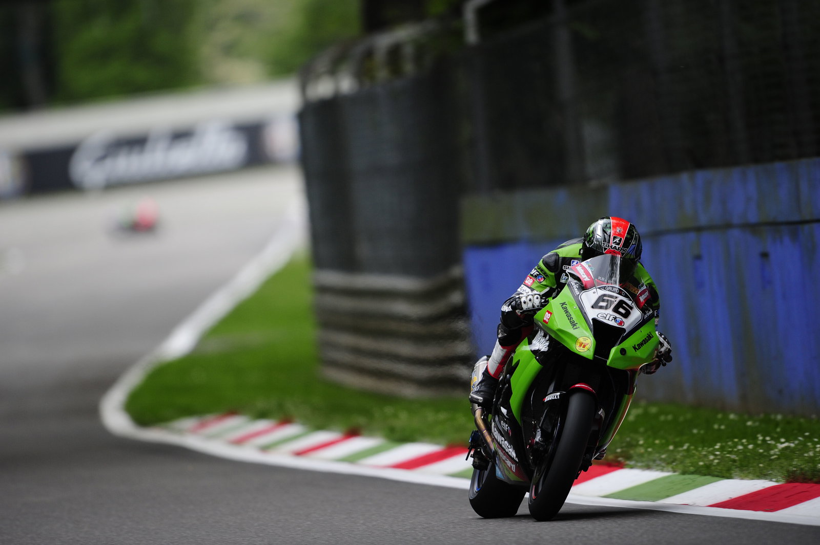 Sykes, Haslam and Laverty in the background, Italian WSBK Race 2 2012