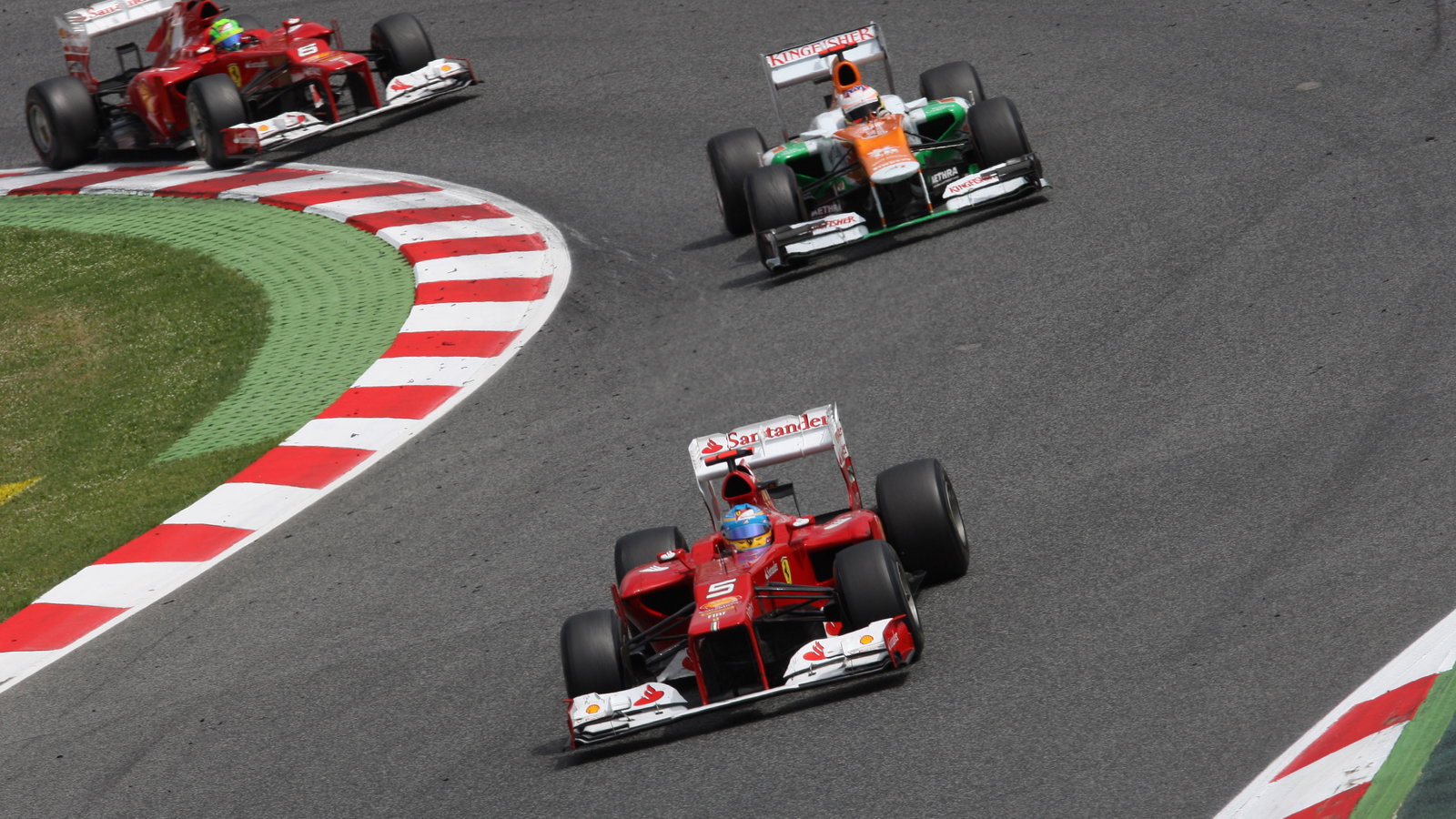 13.05.2012- Race, Fernando Alonso (ESP) Scuderia Ferrari F2012 leads Paul di Resta (GBR) Sahara Forc