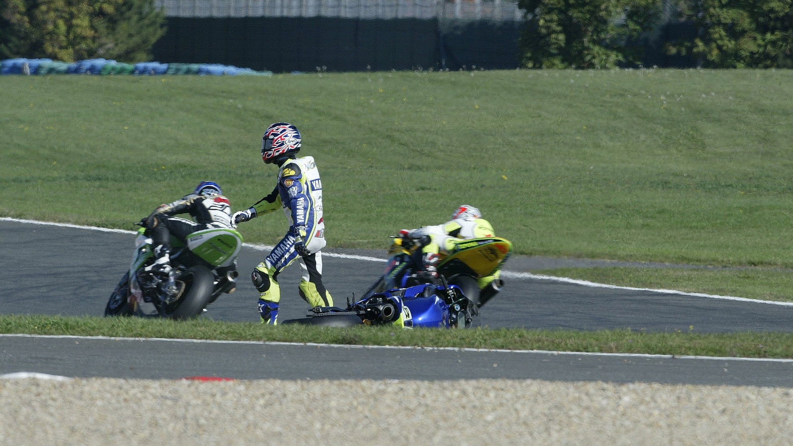 Haga Crashes After Contact with Team-mate Pitt, Magny Cours WSBK Race 1, 2005