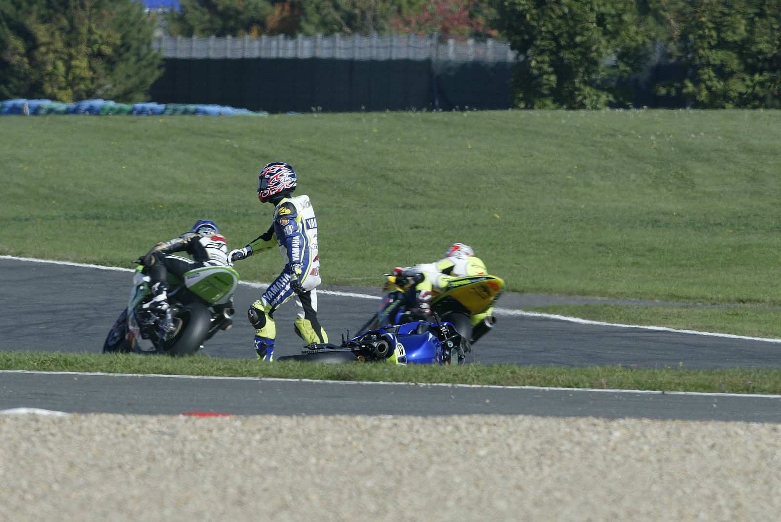 Haga Crashes After Contact with Team-mate Pitt, Magny Cours WSBK Race 1, 2005