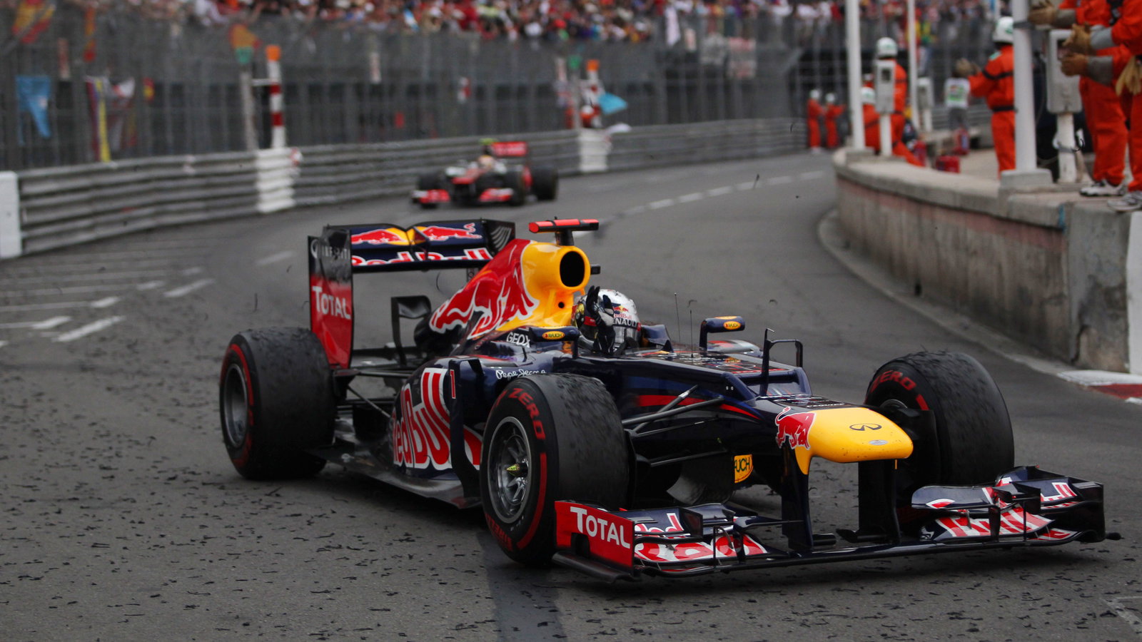 27.05.2012- Race, Mark Webber (AUS) Red Bull Racing RB8 celebrates his victory