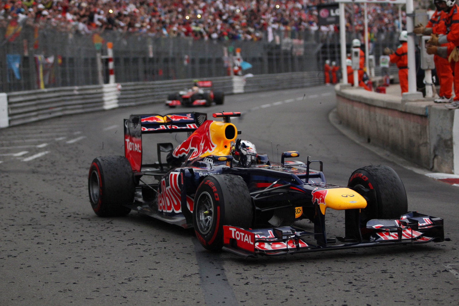 27.05.2012- Race, Mark Webber (AUS) Red Bull Racing RB8 celebrates his victory