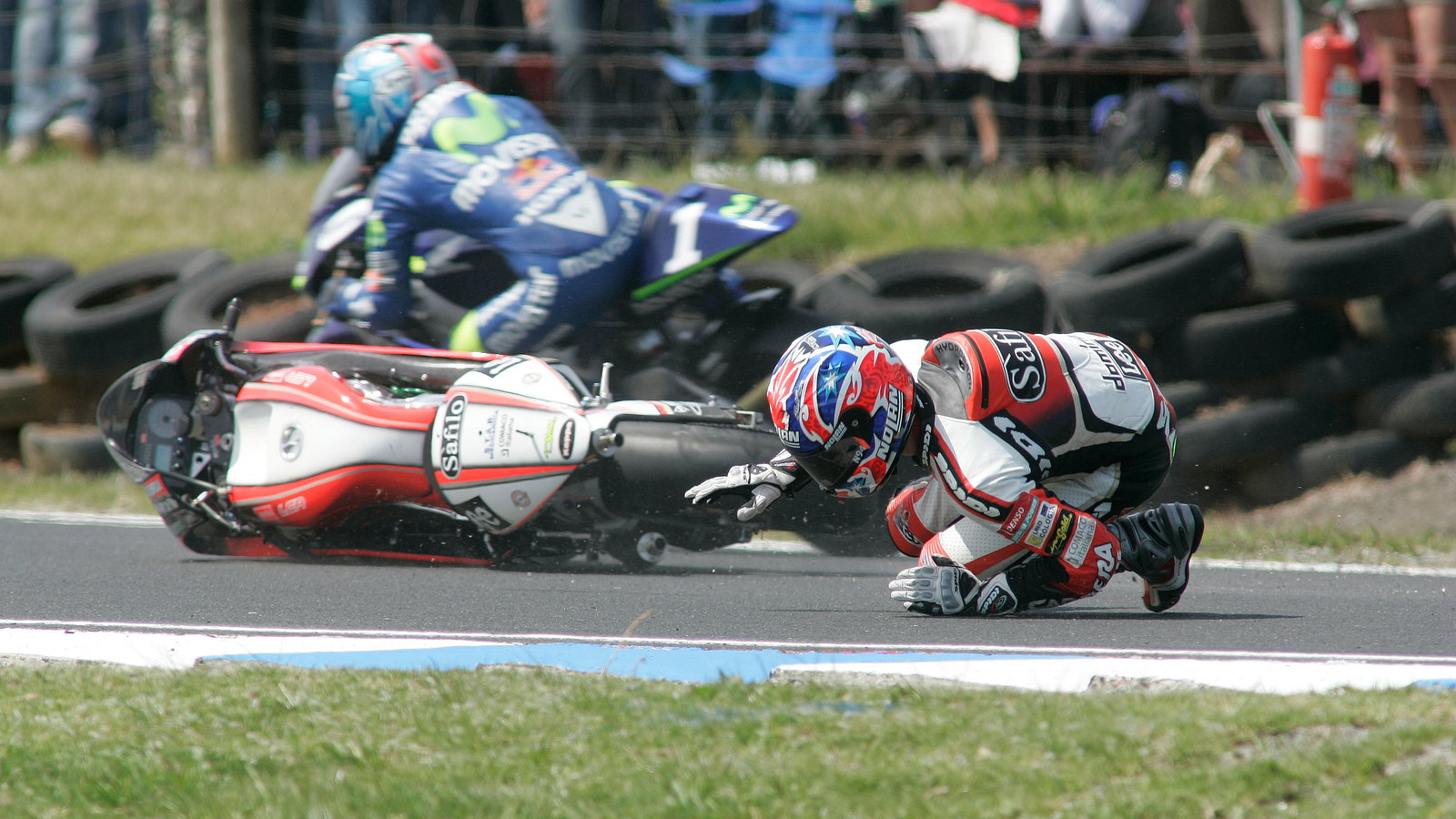 Stoner crashes from lead, Pedrosa passes, Australian 250 Race 2005