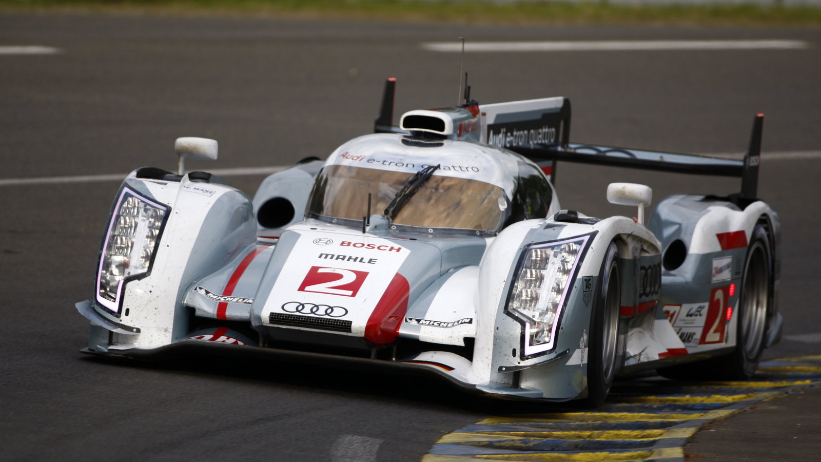 Allan McNish/Rinaldo Capello/Tom Kristensen Audi Sport Team Joest Audi R18 E-Tron Quattro