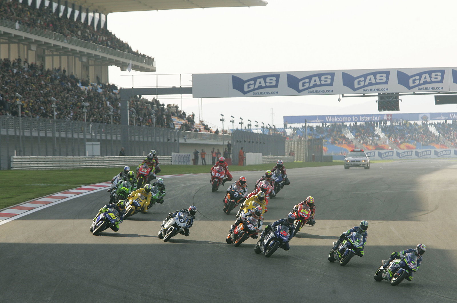 Melandri, Gibernau lead, Start, Turkish MotoGP, 2005