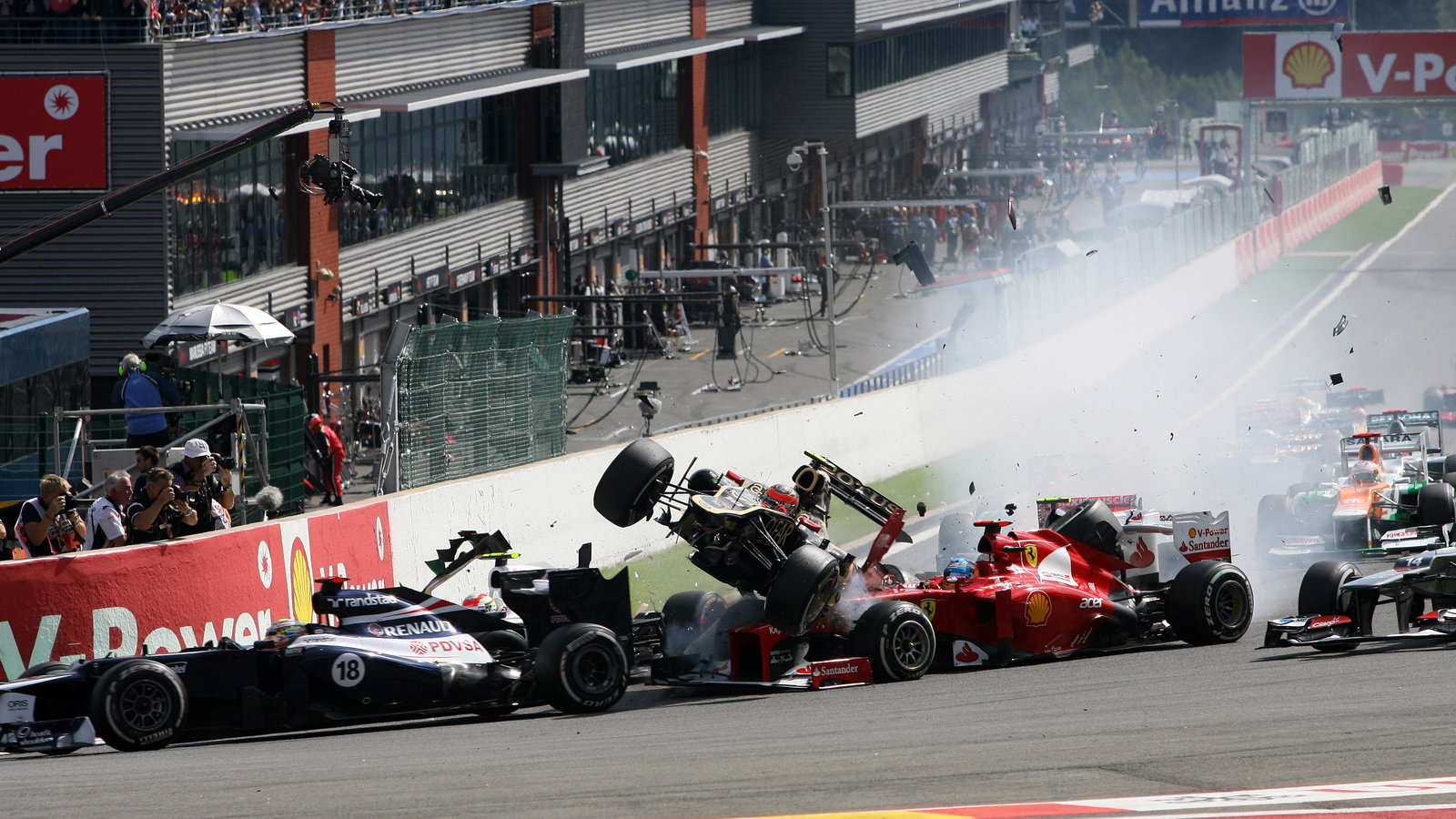 02.09.2012- Race, Start of the race, Crash, Romain Grosjean (FRA) Lotus F1 Team E20 and Fernando Alo