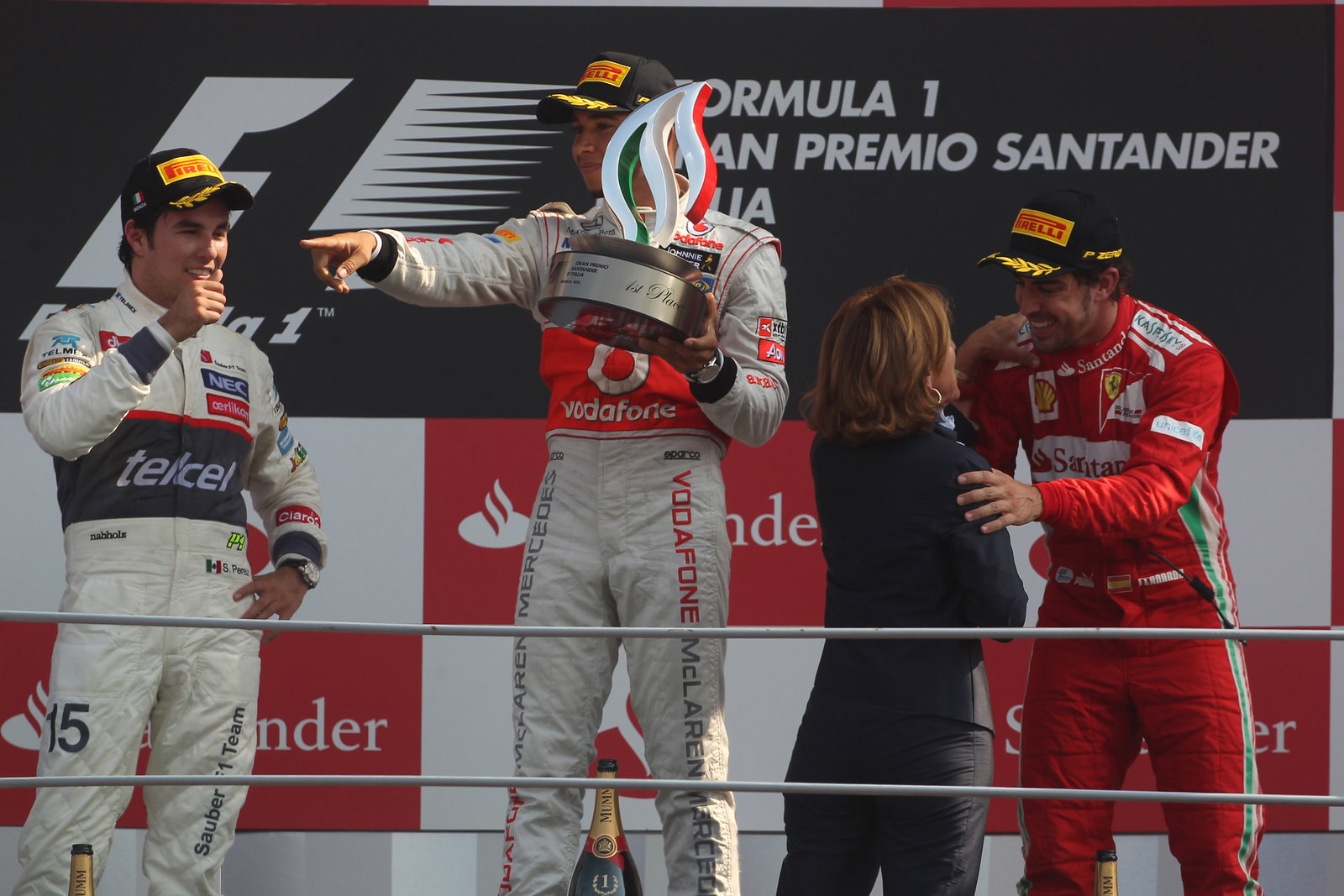 09.09.2012- Race, 2nd position Sergio PÃ©rez (MEX) Sauber F1 Team C31, Lewis Hamilton (GBR) McLaren