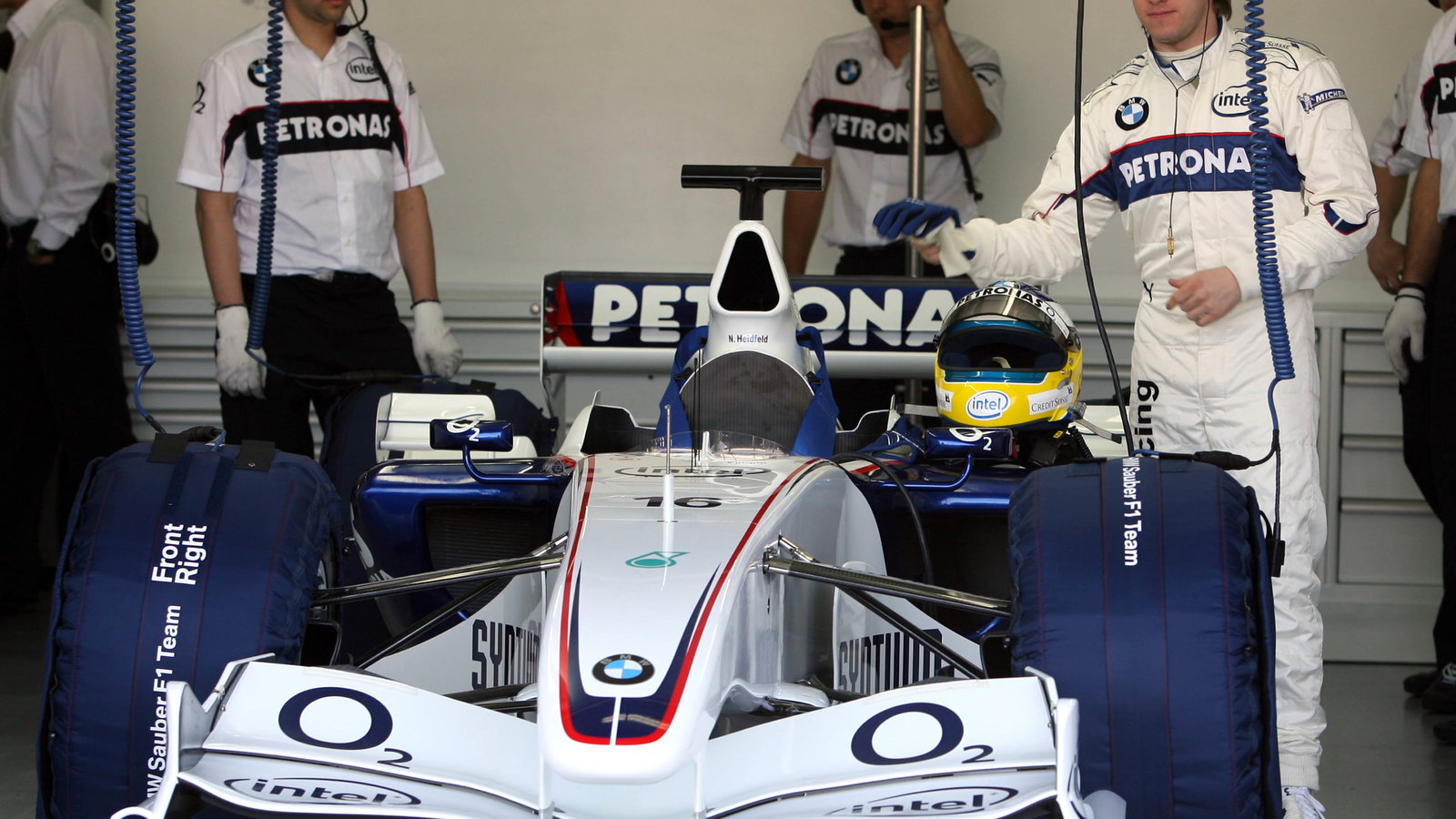 Nick Heidfeld prepares for his first run in the BMW Sauber F1.06