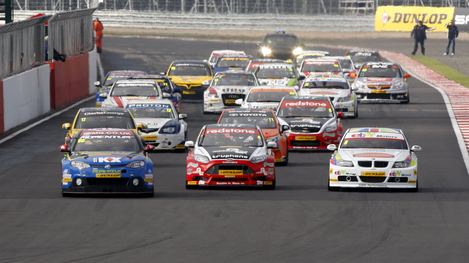 Start, Jason Plato (GBR) MG KX Momentum Racing MG6 GT leads