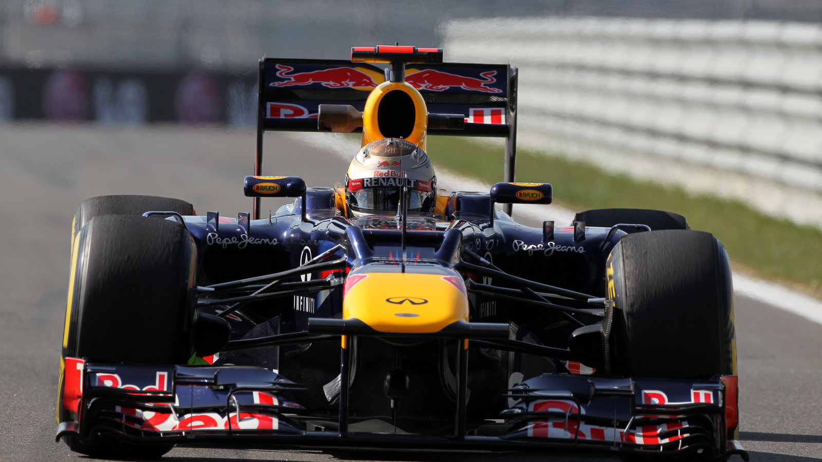 12.10.2012- Free Practice 2, Sebastian Vettel (GER) Red Bull Racing RB8