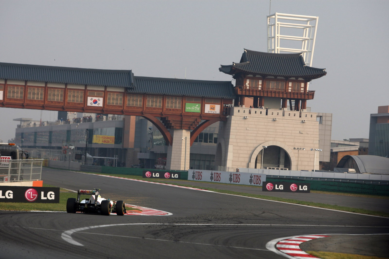 14.10.2012- Race, Sergio PÃ©rez (MEX) Sauber F1 Team C31