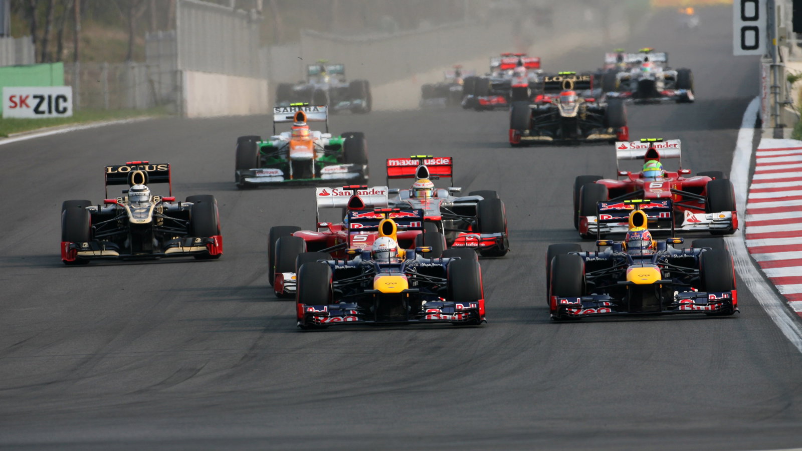 14.10.2012- Race, Start of the race, Sebastian Vettel (GER) Red Bull Racing RB8 and Mark Webber (AUS