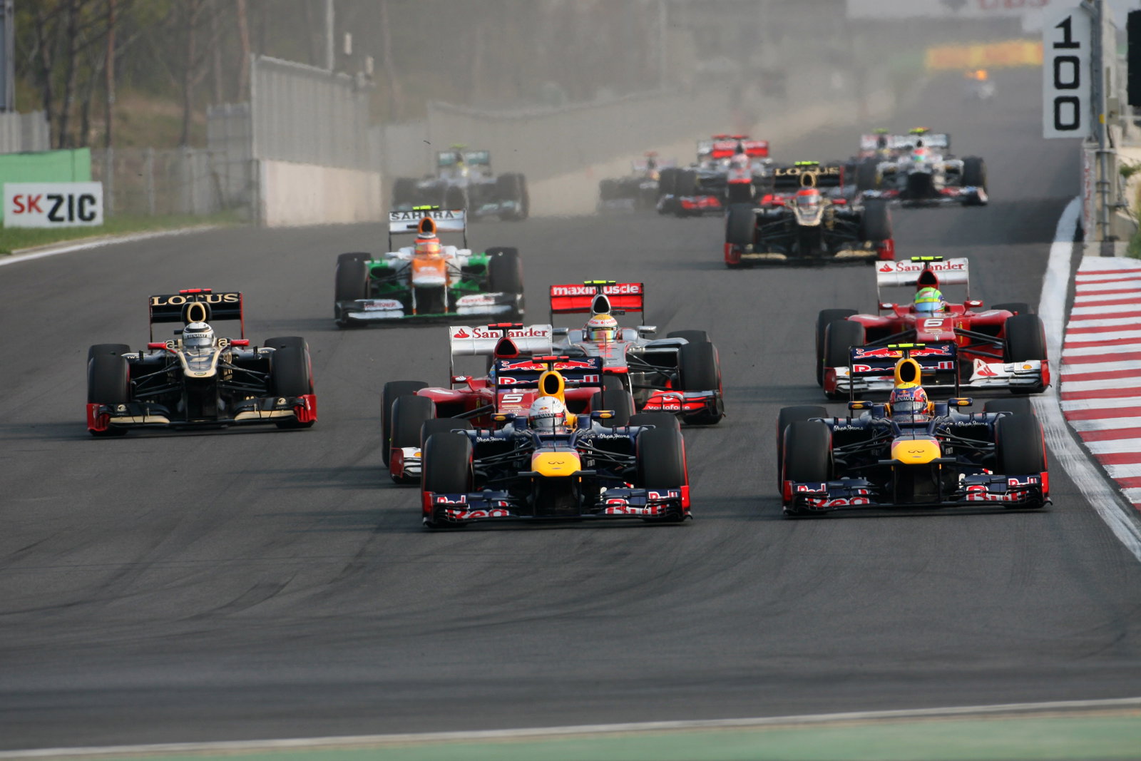 14.10.2012- Race, Start of the race, Sebastian Vettel (GER) Red Bull Racing RB8 and Mark Webber (AUS