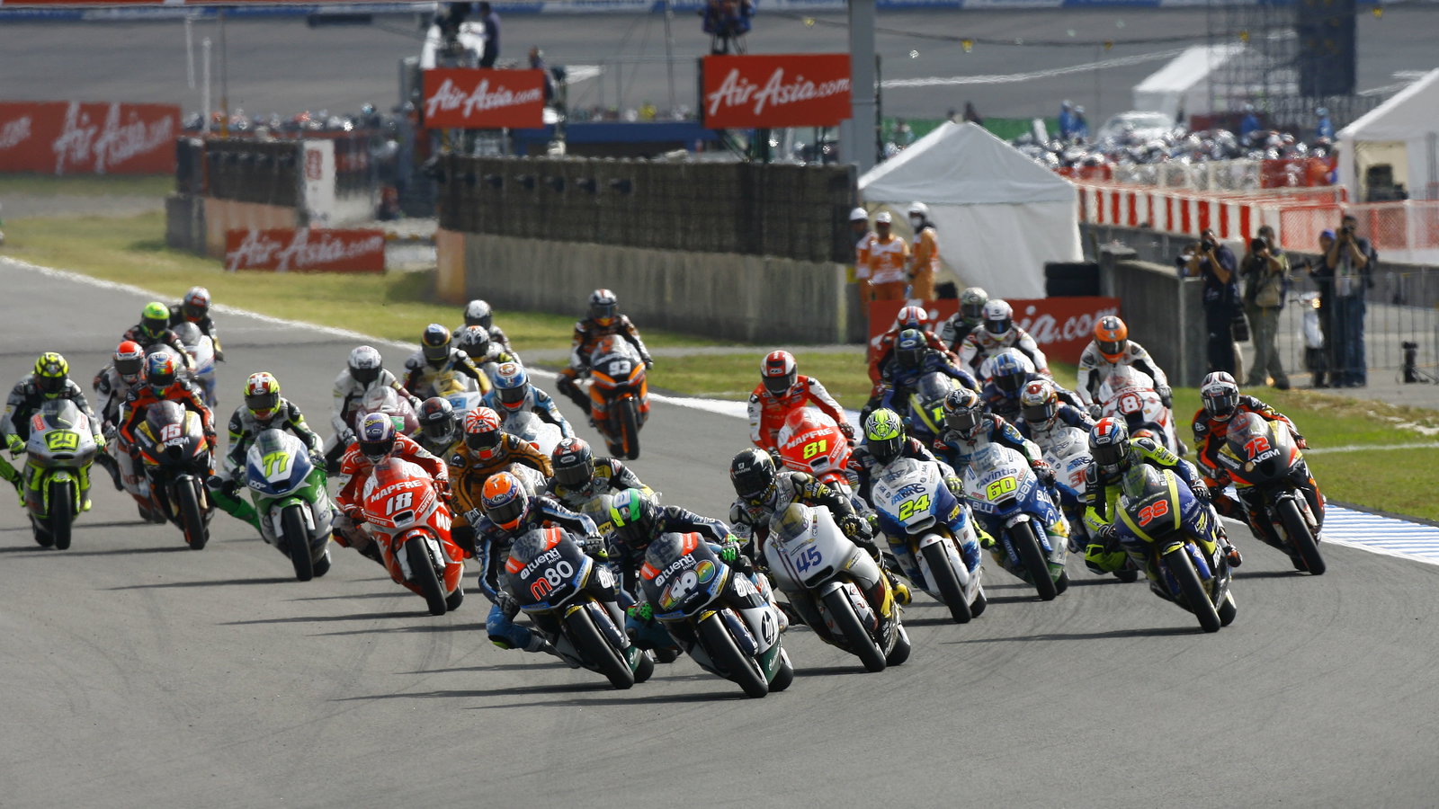 Pol Espargaro leads start, Moto2 race, Japan MotoGP 2012