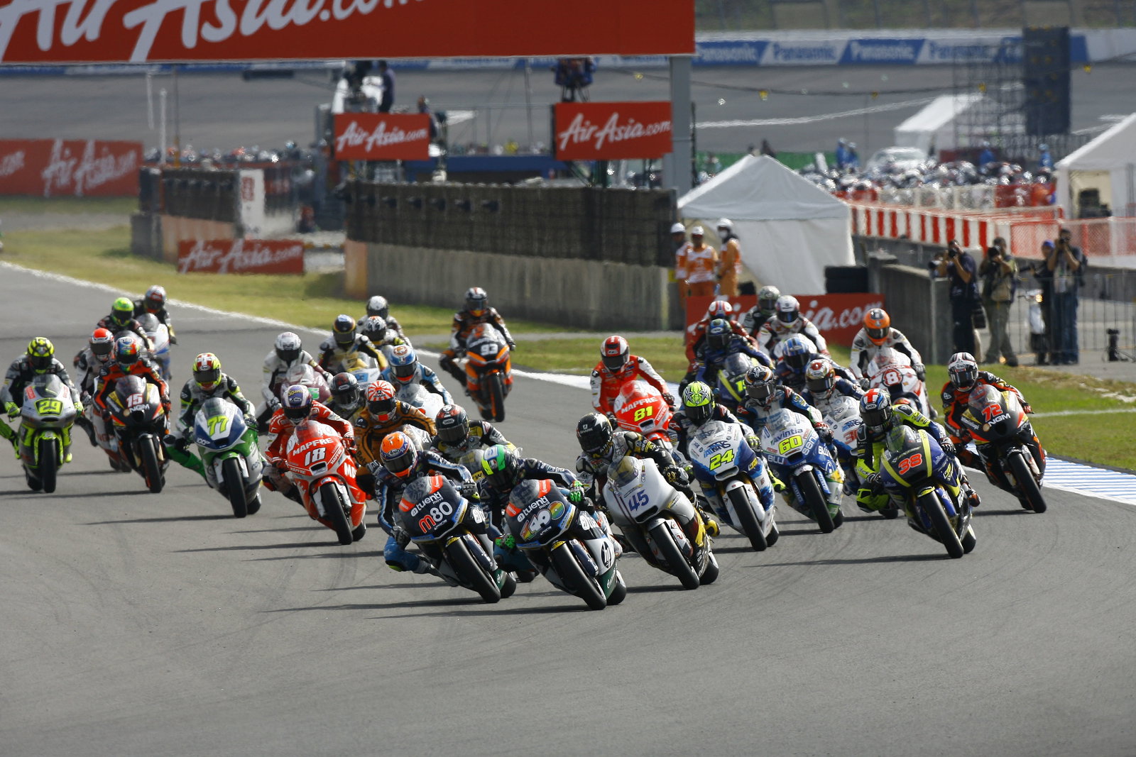 Pol Espargaro leads start, Moto2 race, Japan MotoGP 2012