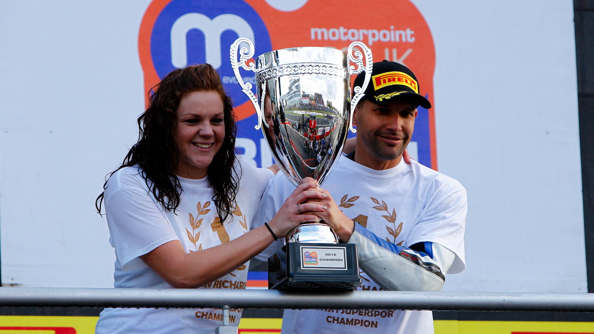 Glen Richards Smiths Gloucester Racing British Supersport Champion 2013 - [picture credit: Ian Hopgo