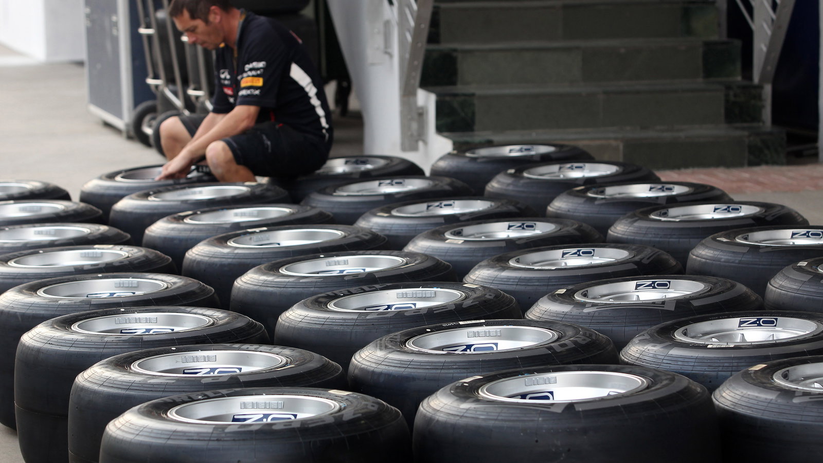 25.10.2012- OZ Wheels and Pirelli Tyres