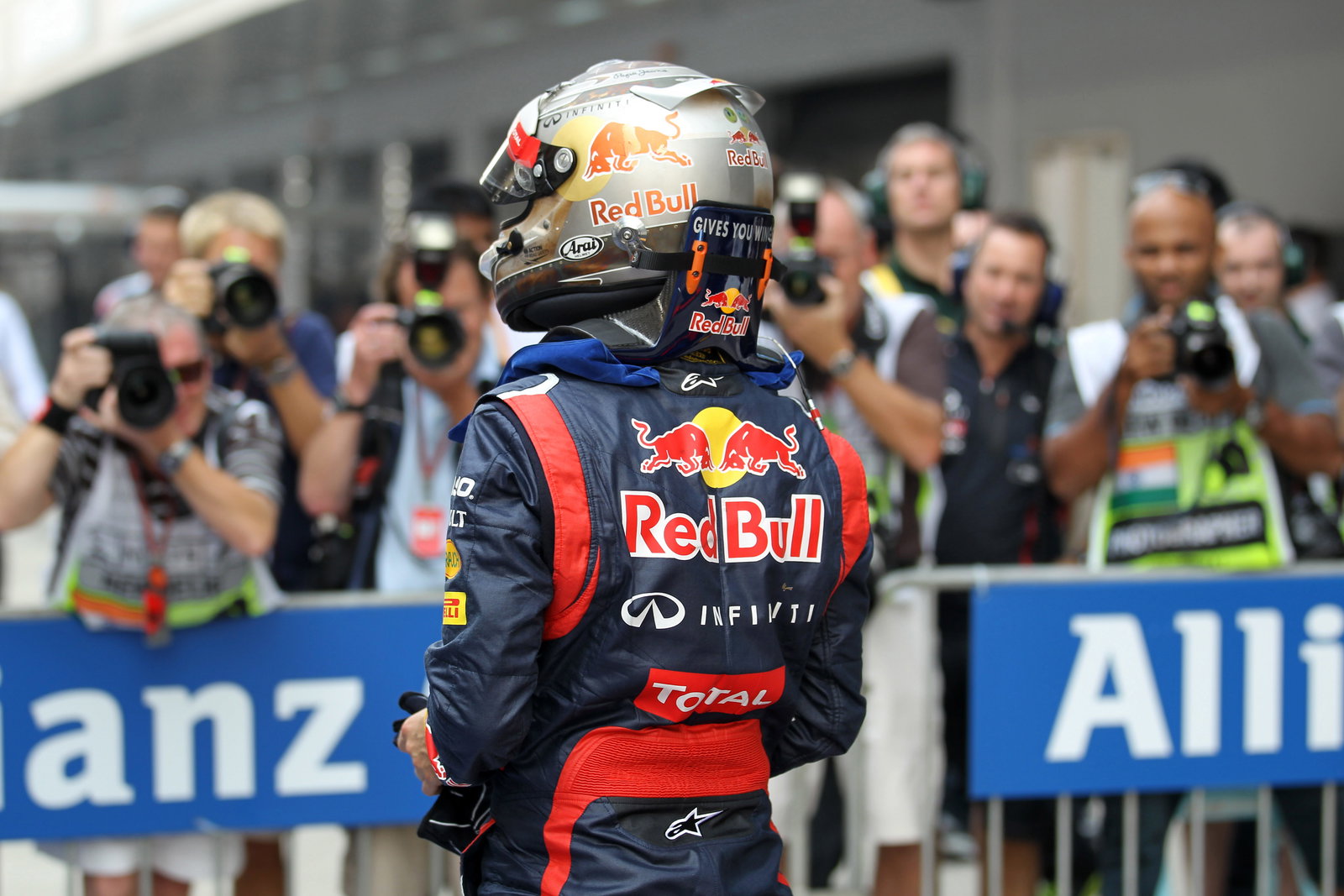 27.10.2012- Qualifying, Sebastian Vettel (GER) Red Bull Racing RB8 pole position