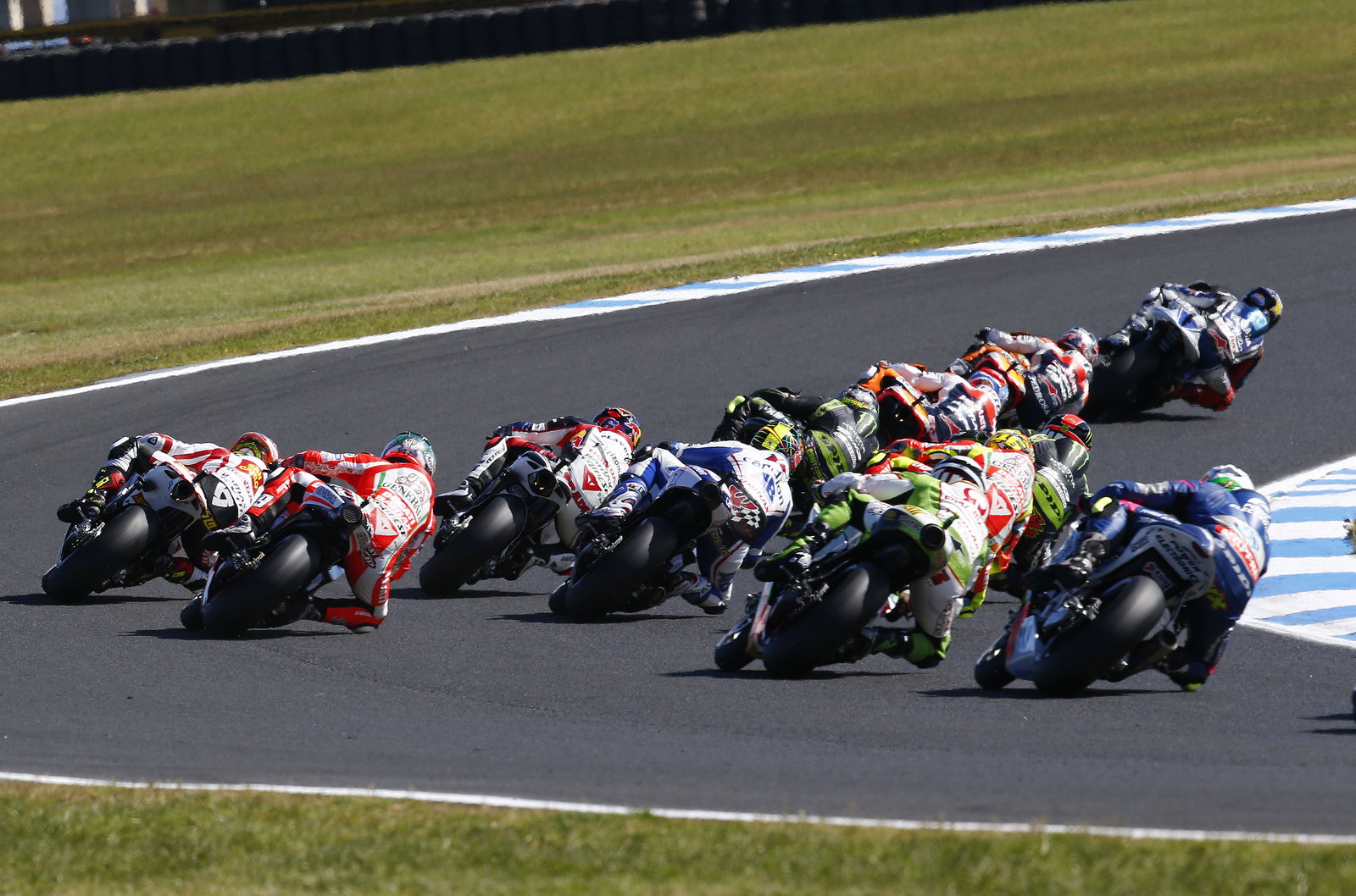 Lorenzo leads, Australian MotoGP 2012