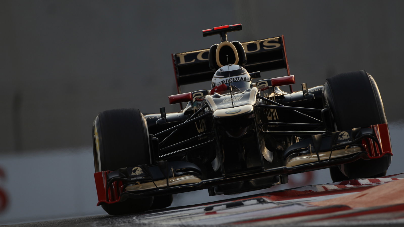Free Practice 2: Kimi Raikkonen (FIN) Lotus F1 Team E20