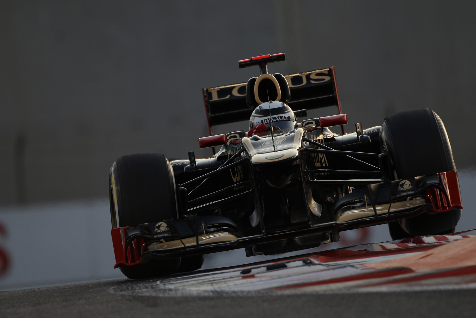 Free Practice 2: Kimi Raikkonen (FIN) Lotus F1 Team E20