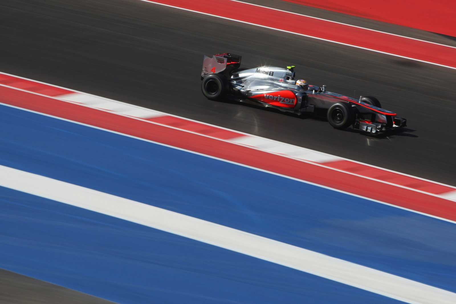 16.11.2012 - Free practice 2, Lewis Hamilton (GBR) McLaren Mercedes MP4-27