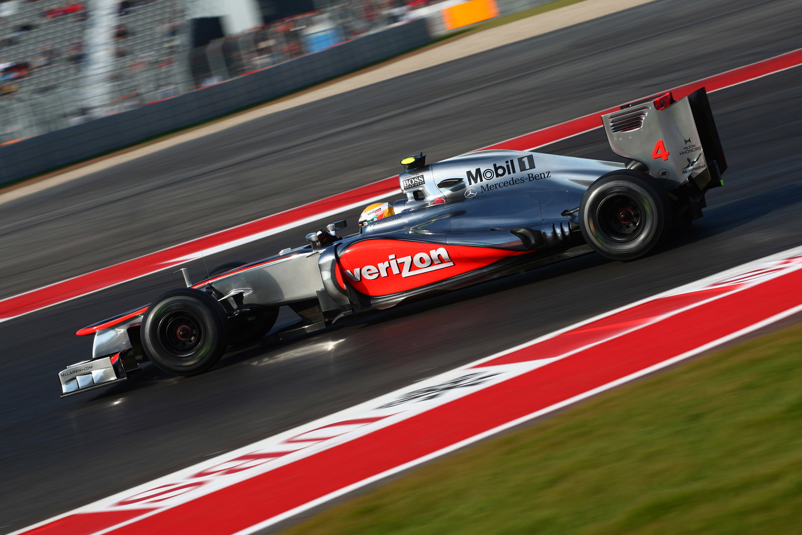 17.11.2012 - Free Practice 3, Lewis Hamilton (GBR) McLaren Mercedes MP4-27