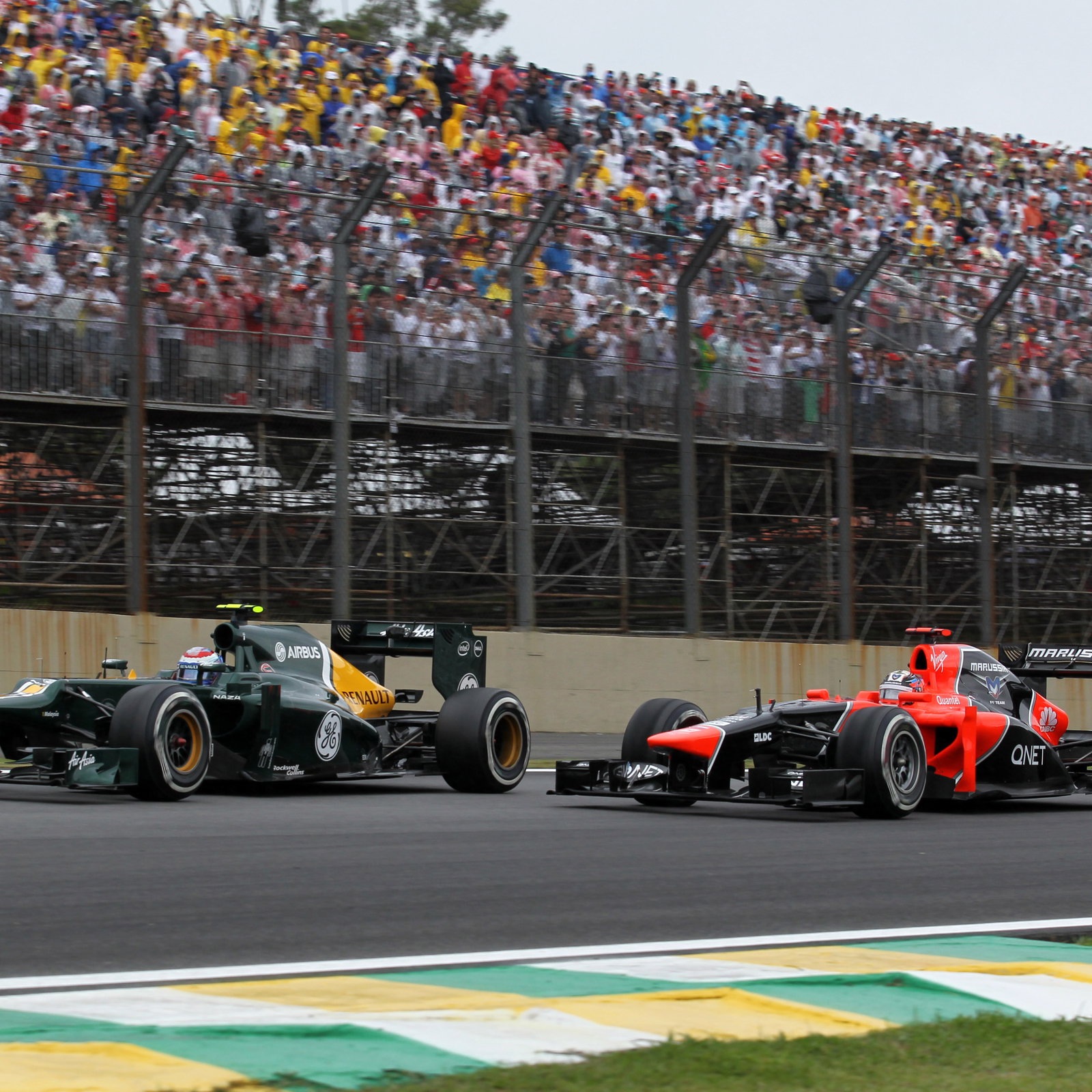 25.11.2012- Race, Vitaly Petrov (RUS) Caterham F1 Team CT01 and Timo Glock (GER) Marussia F1 Team MR