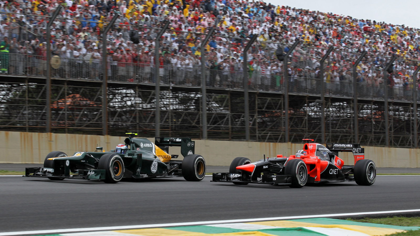 25.11.2012- Race, Vitaly Petrov (RUS) Caterham F1 Team CT01 and Timo Glock (GER) Marussia F1 Team MR