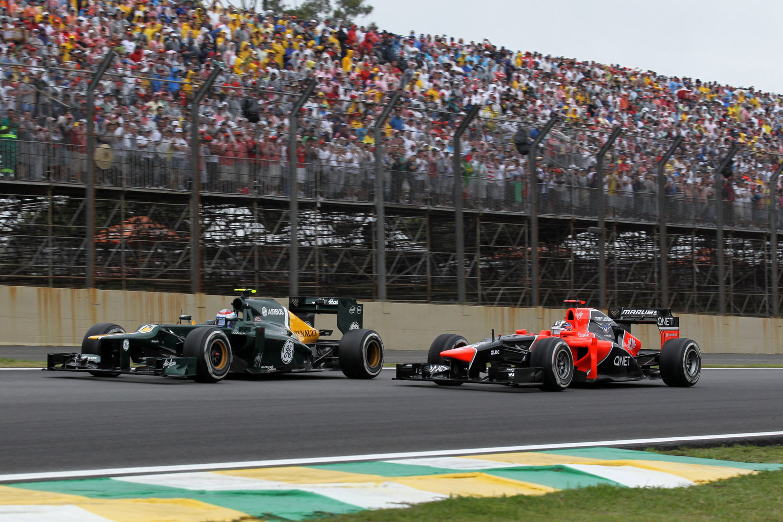 25.11.2012- Race, Vitaly Petrov (RUS) Caterham F1 Team CT01 and Timo Glock (GER) Marussia F1 Team MR