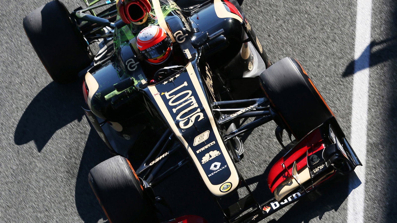 Romain Grosjean (FRA) Lotus F1 E21.