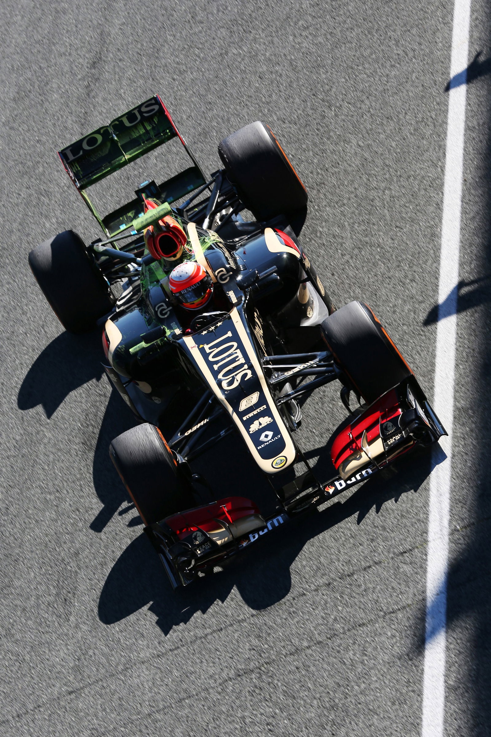 Romain Grosjean (FRA) Lotus F1 E21.