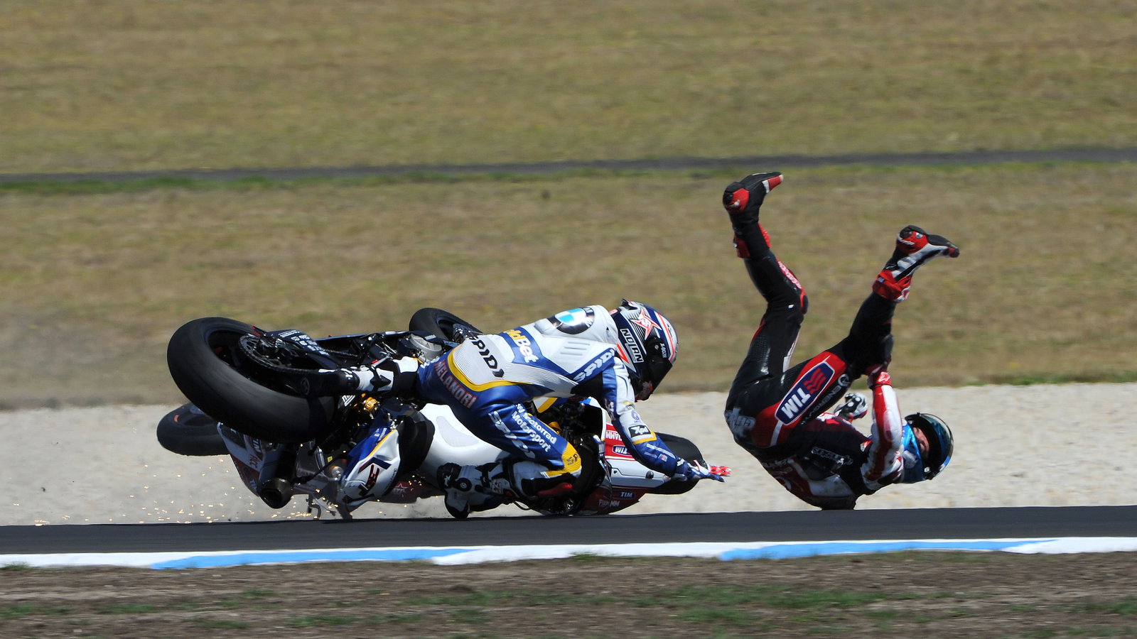 Checa and Melandri crash, Australian WSBK 2013, race 1
