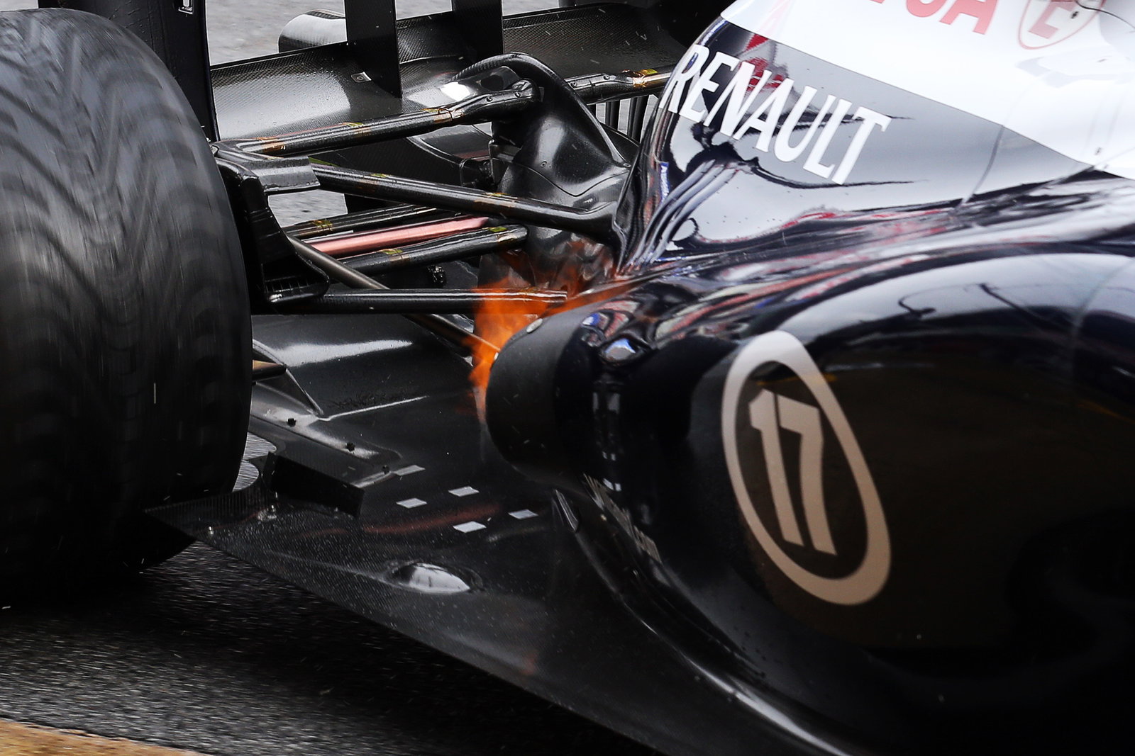 Flame coming from the exhaust of the Williams FW35.28.02.2013.