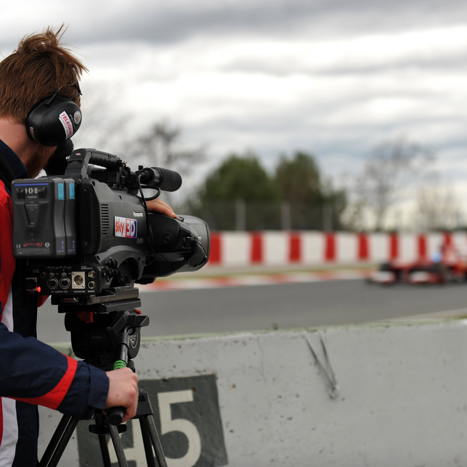Sky F1 3D cameraman films Fernando Alonso (ESP) Ferrari F138.01.03.2013.