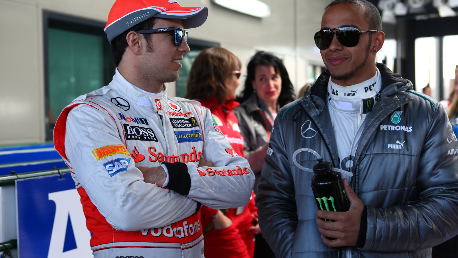 17.03.2013- Sergio Perez (MEX) McLaren MP4-28 and Lewis Hamilton (GBR) Mercedes AMG F1 W04