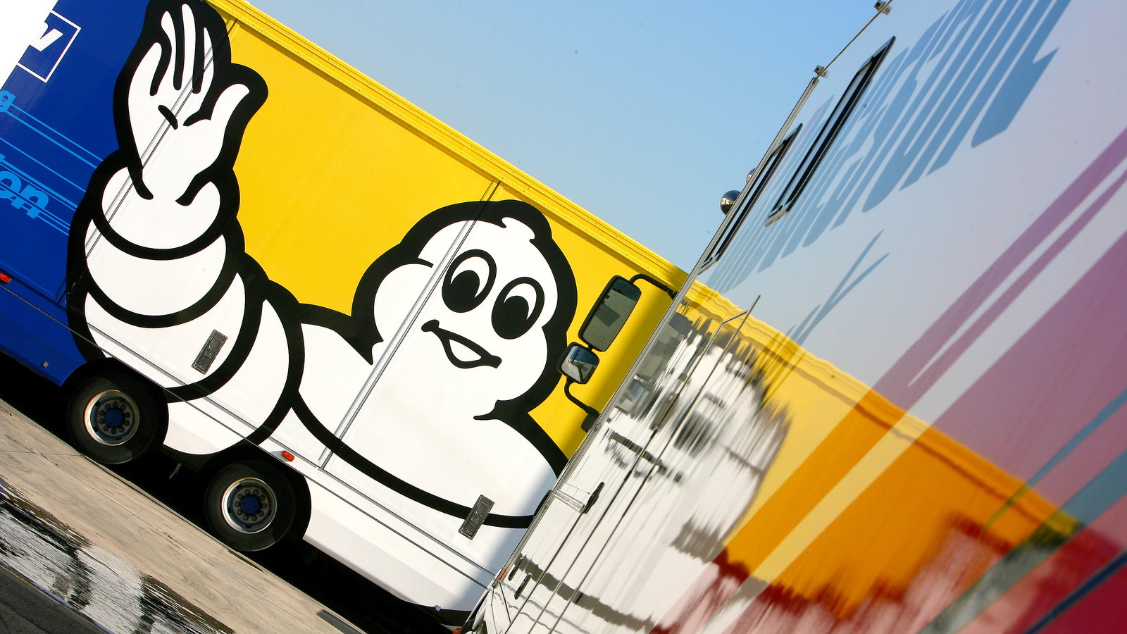 Michelin and Bridgestone trucks, Barcelona 250 IRTA tests, 2006