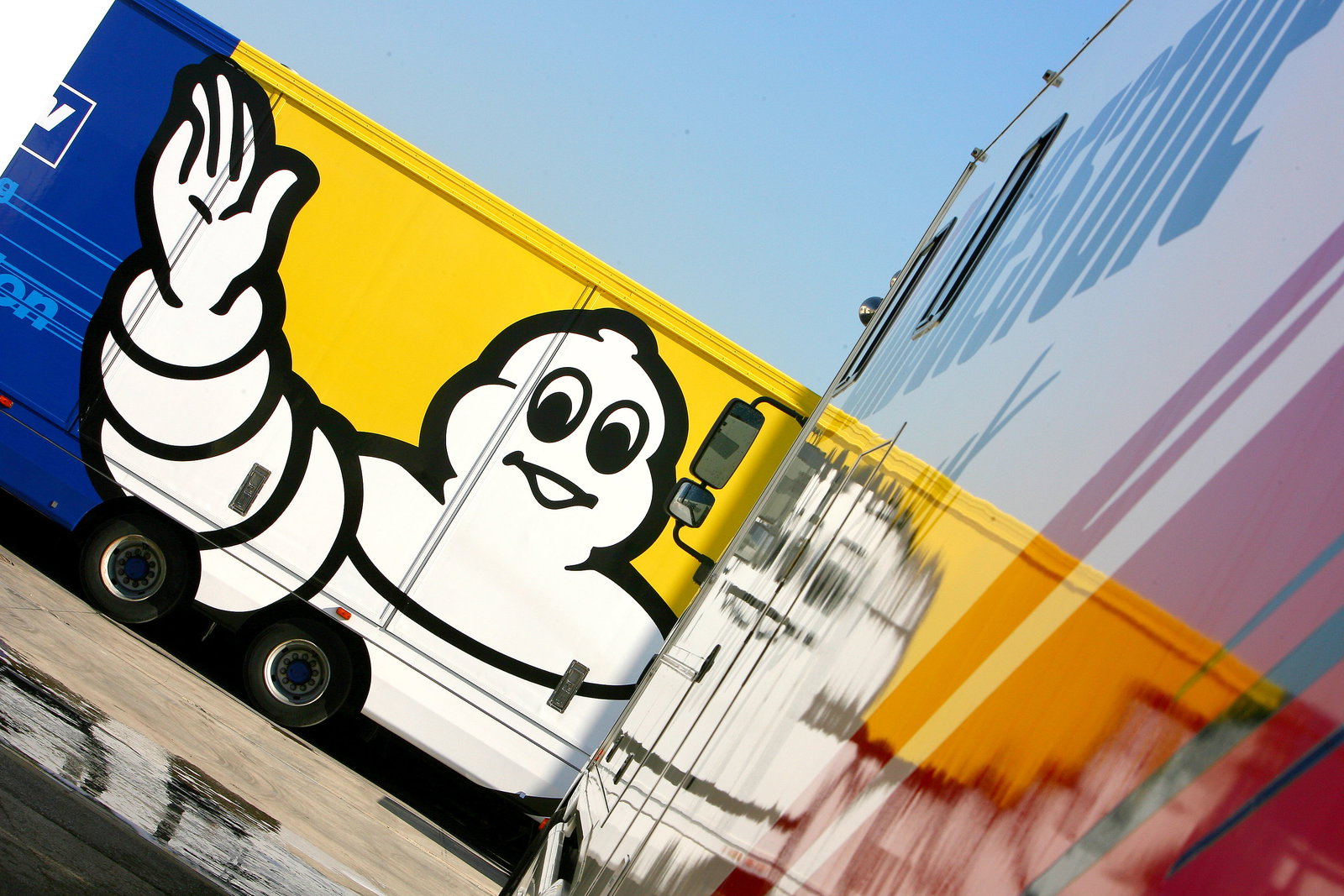 Michelin and Bridgestone trucks, Barcelona 250 IRTA tests, 2006