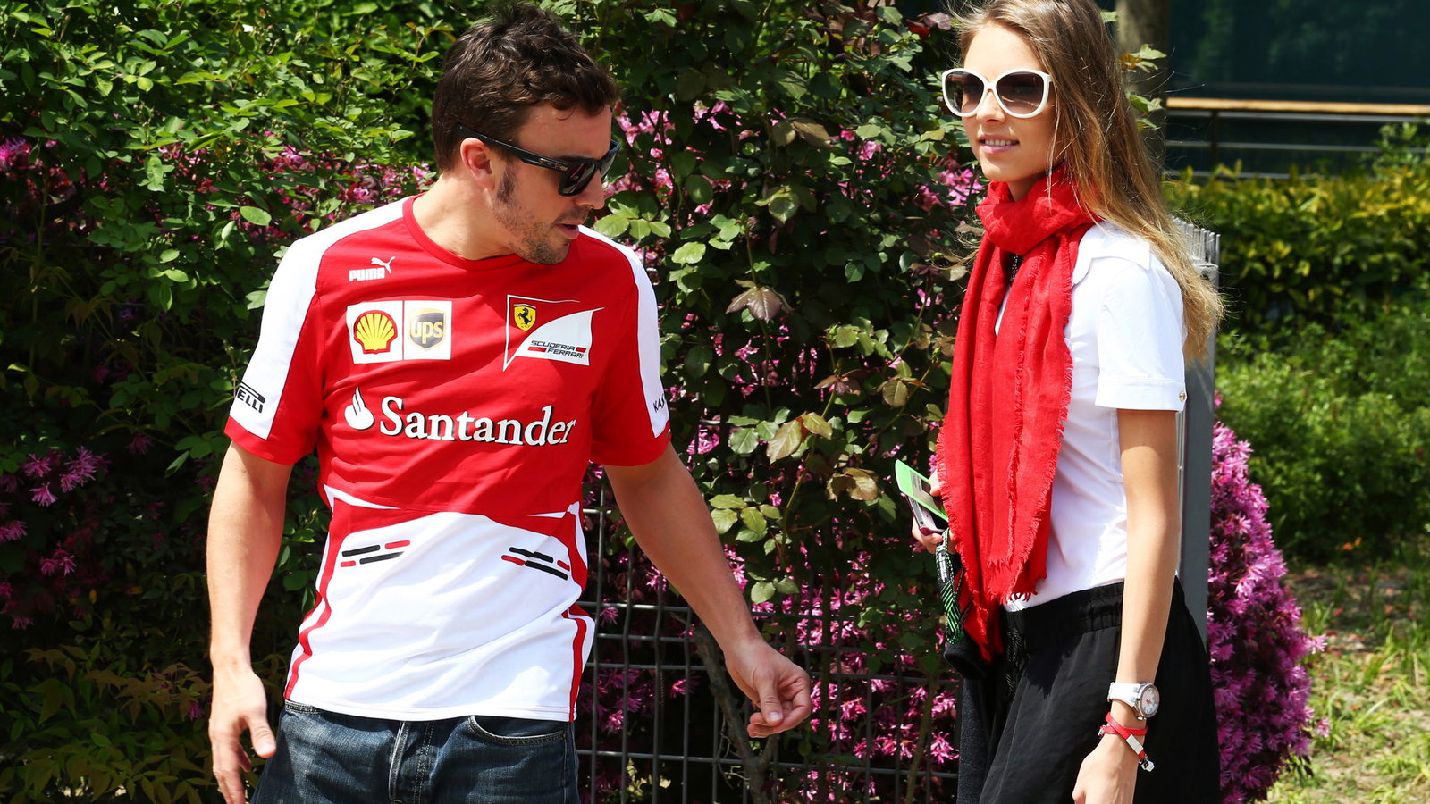 13.04.2013- Fernando Alonso (ESP) Ferrari with his girlfriend Dasha Kapustina (RUS).