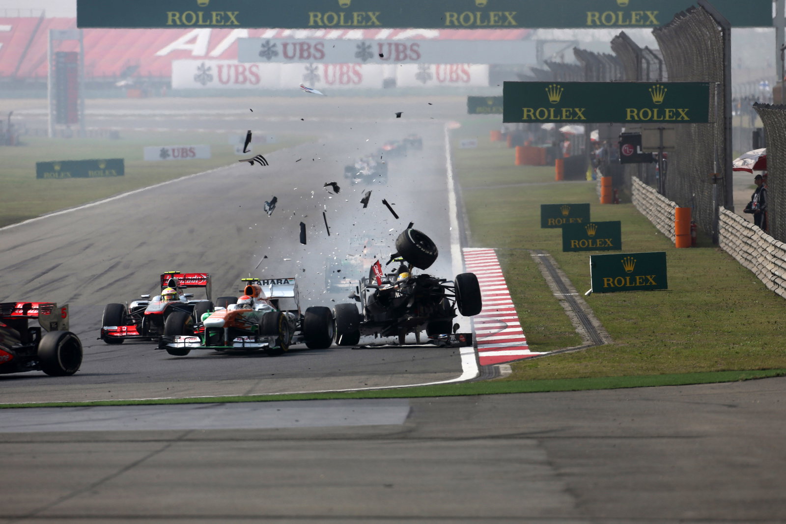 14.04.2013- Race, Crash, Esteban Gutierrez (MEX), Sauber F1 Team C32