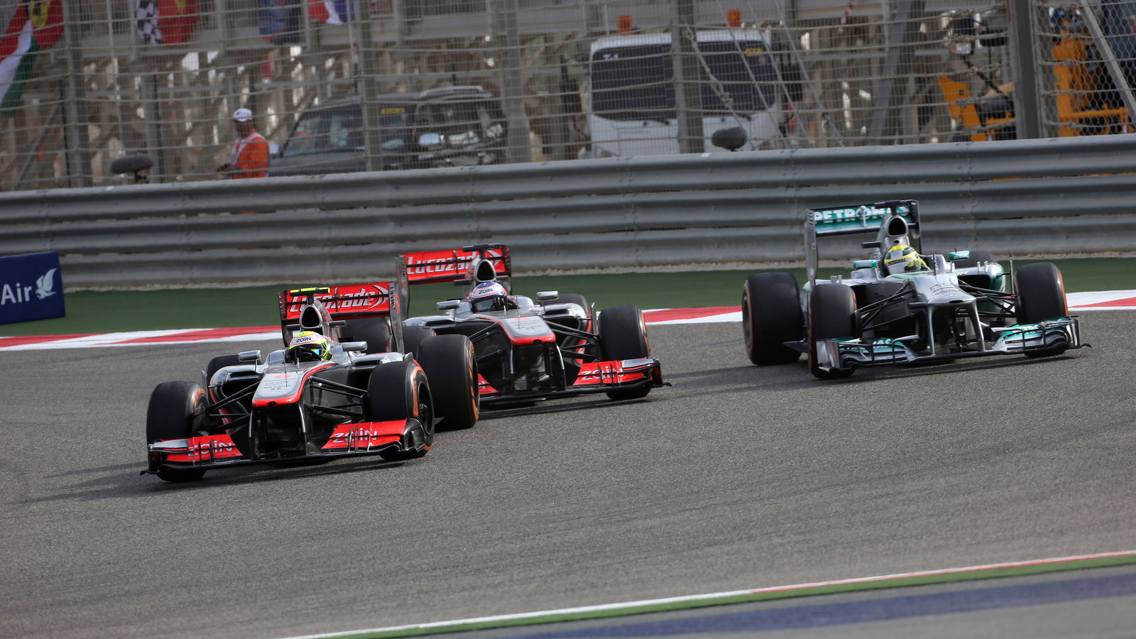 21.04.2013- Race, Sergio Perez (MEX) McLaren MP4-28, Jenson Button (GBR) McLaren Mercedes MP4-28 and