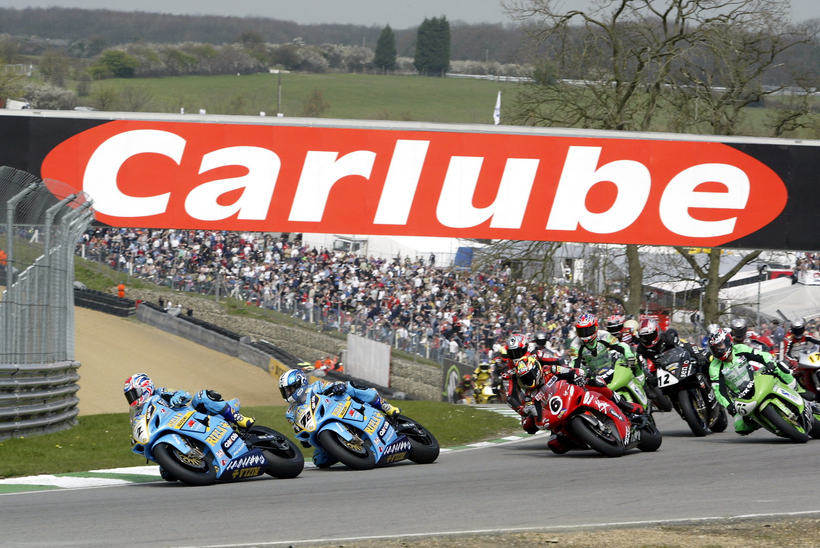 John Reynolds, Rizla Suzuki, leads team-mate Yukio Kagayama who finished third on the opening lap