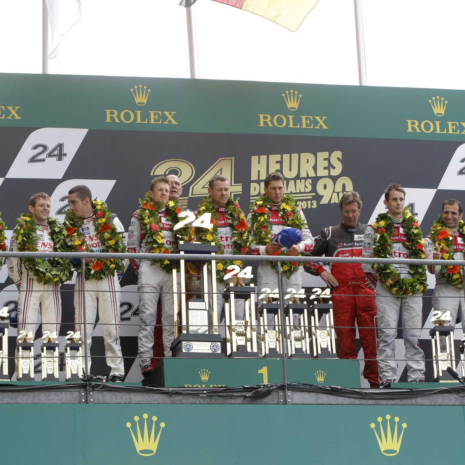 P1 Podium (l-r) Anthony Davidson / Sebastien Buemi / Stephane Sarrazin Toyota Racing TS030, Tom Kris