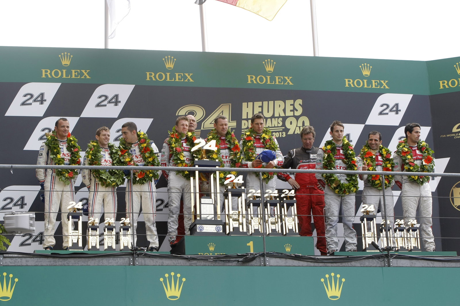 P1 Podium (l-r) Anthony Davidson / Sebastien Buemi / Stephane Sarrazin Toyota Racing TS030, Tom Kris