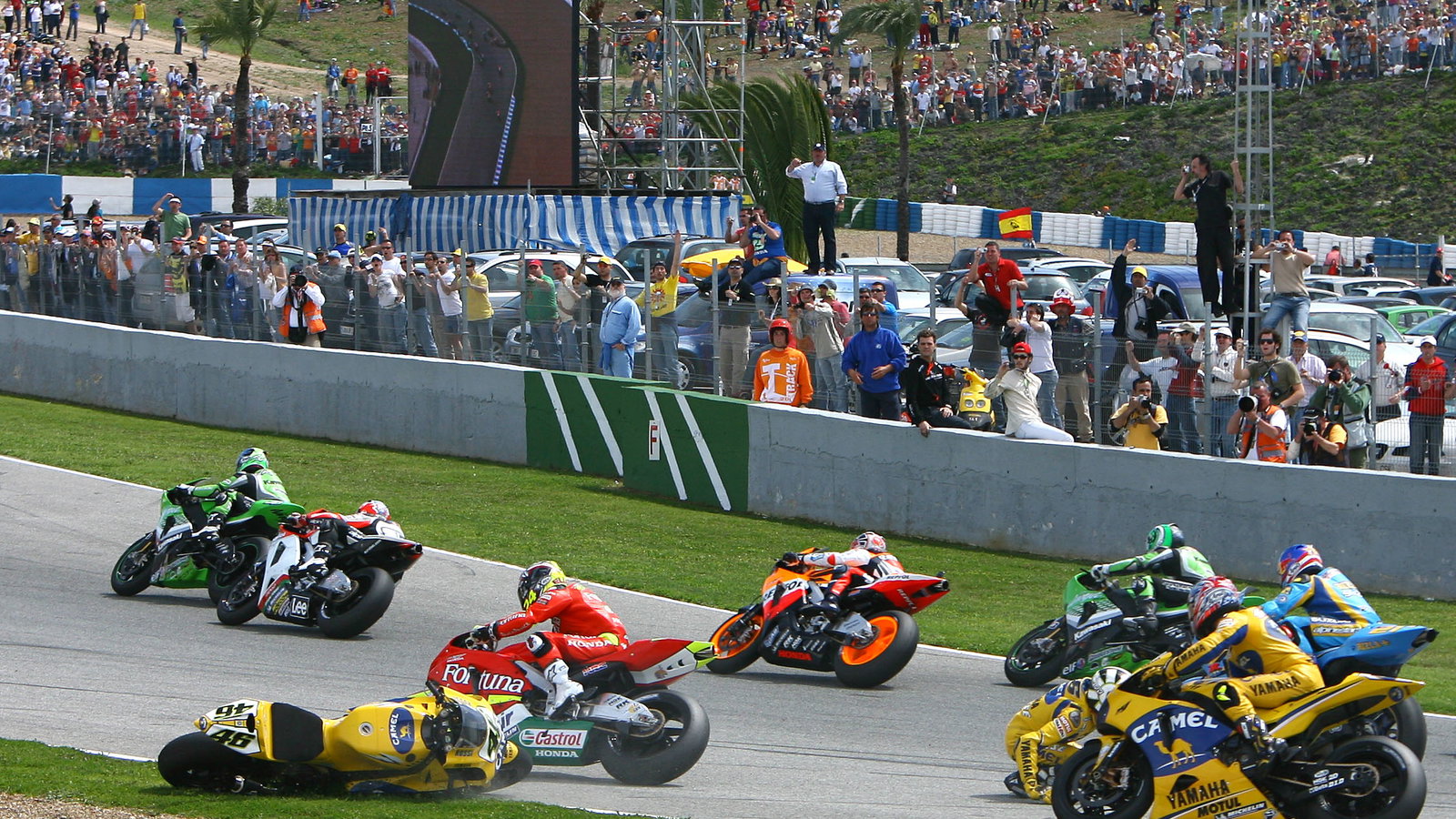 Rossi`s turn one crash, Spanish MotoGP, 2006
